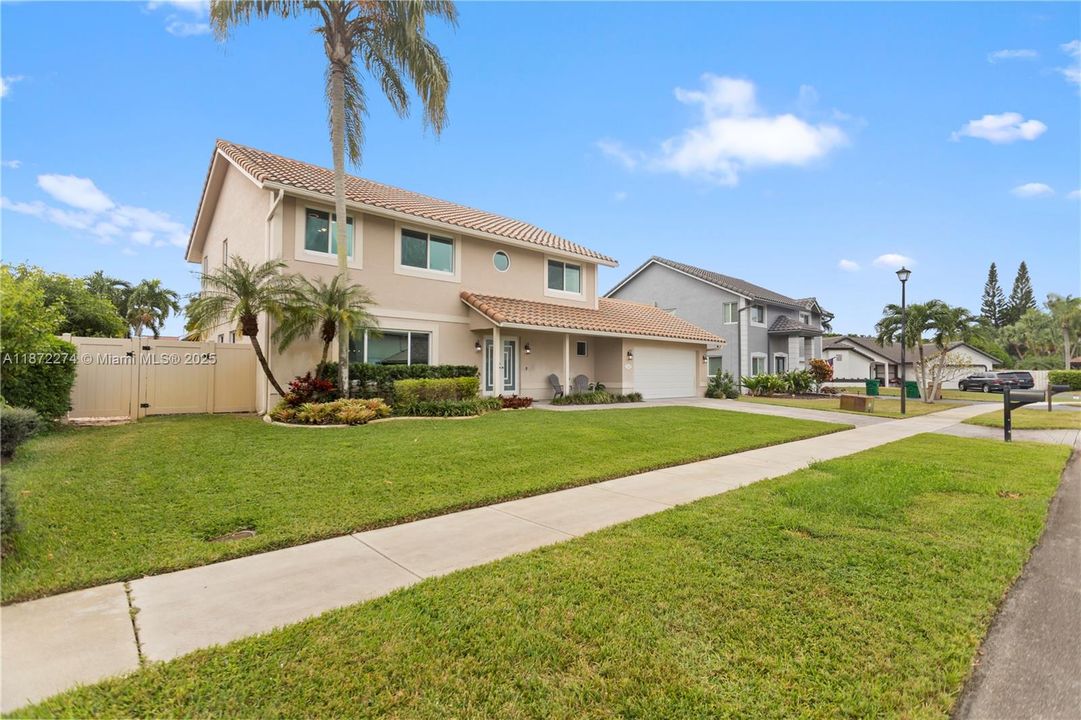 合同活跃: $800,000 (4 贝兹, 2 浴室, 2538 平方英尺)