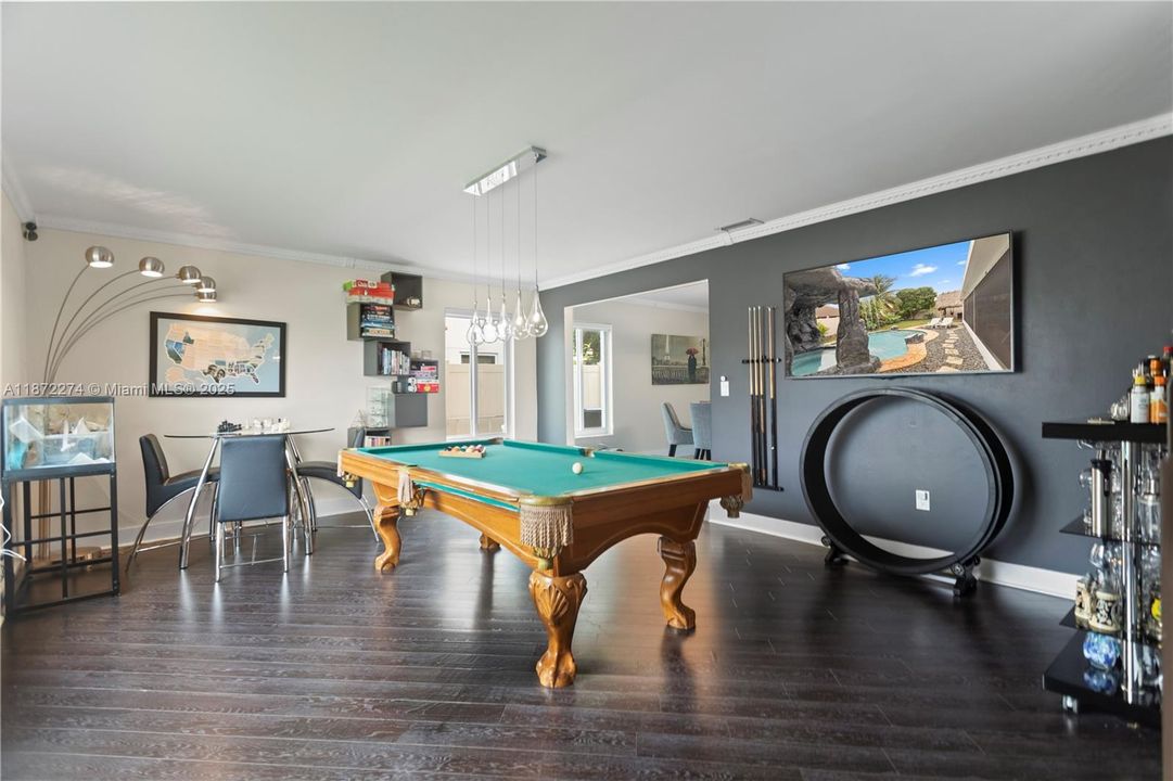 合同活跃: $800,000 (4 贝兹, 2 浴室, 2538 平方英尺)