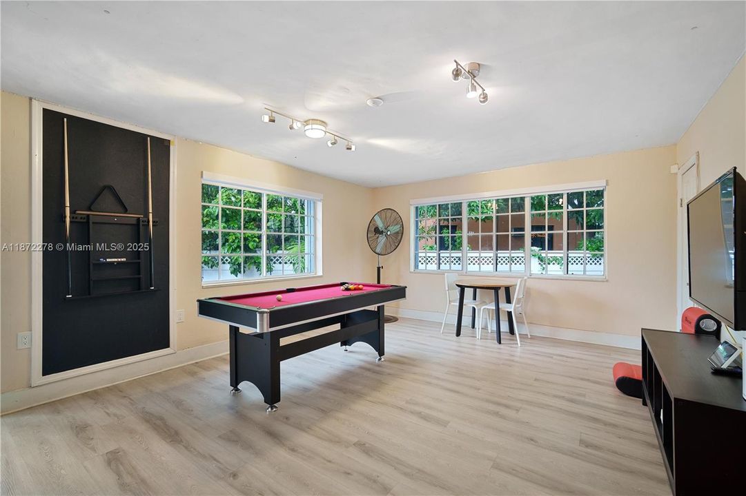 For Rent: $4,375 (4 beds, 2 baths, 1584 Square Feet)