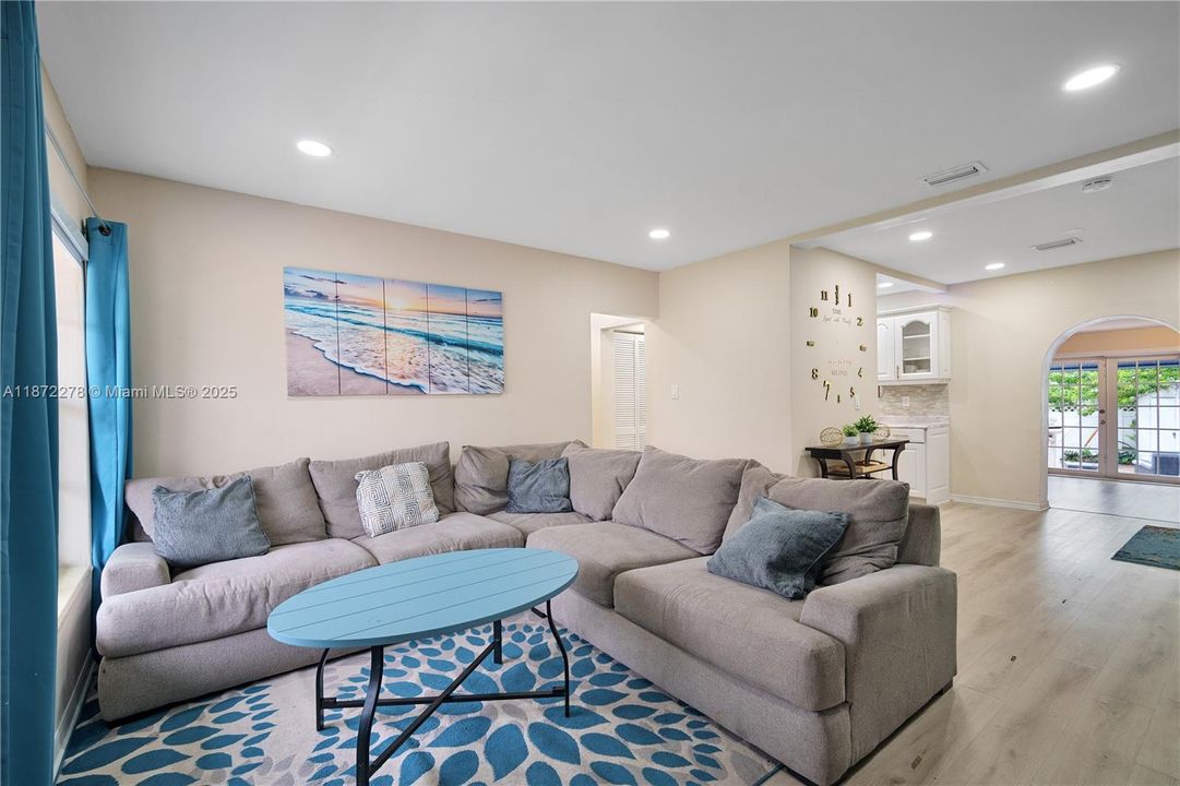 For Rent: $4,375 (4 beds, 2 baths, 1584 Square Feet)