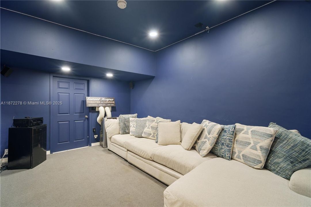 For Rent: $4,375 (4 beds, 2 baths, 1584 Square Feet)