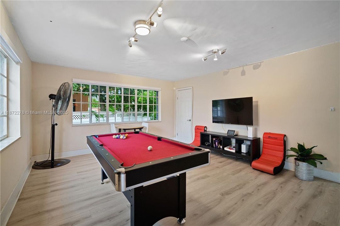 For Rent: $4,375 (4 beds, 2 baths, 1584 Square Feet)