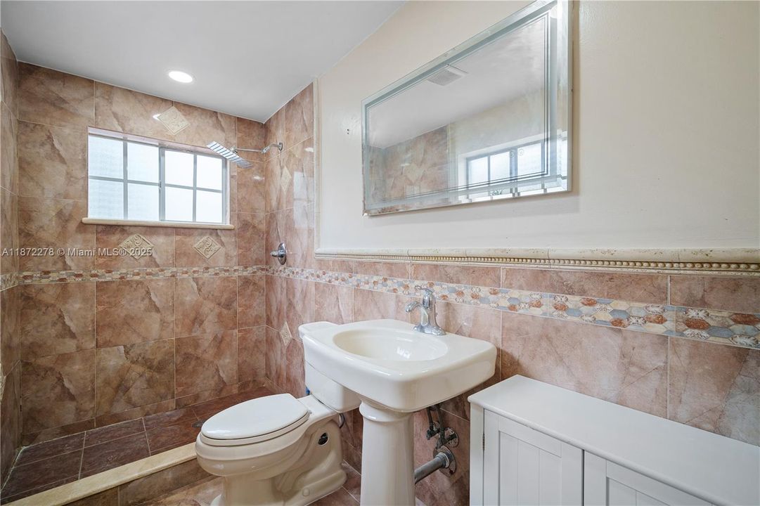 For Rent: $4,375 (4 beds, 2 baths, 1584 Square Feet)