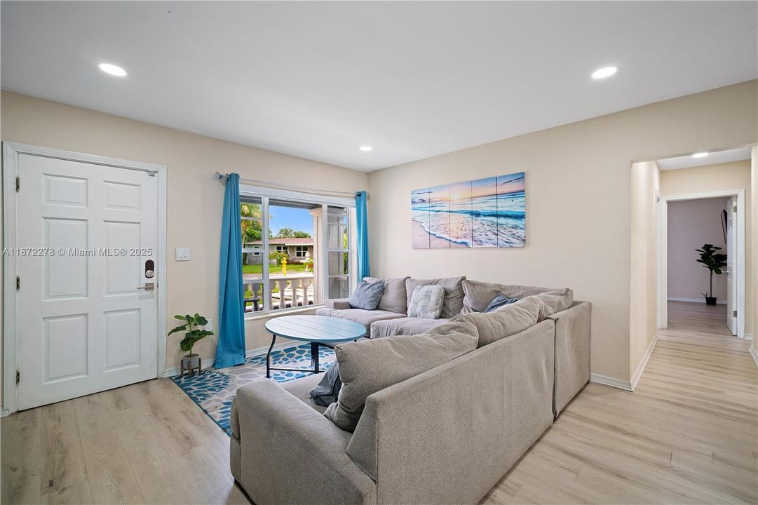 For Rent: $4,375 (4 beds, 2 baths, 1584 Square Feet)