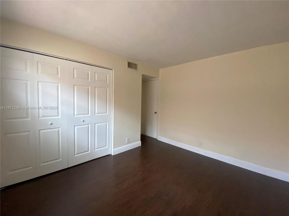 合同活跃: $1,675 (2 贝兹, 1 浴室, 800 平方英尺)