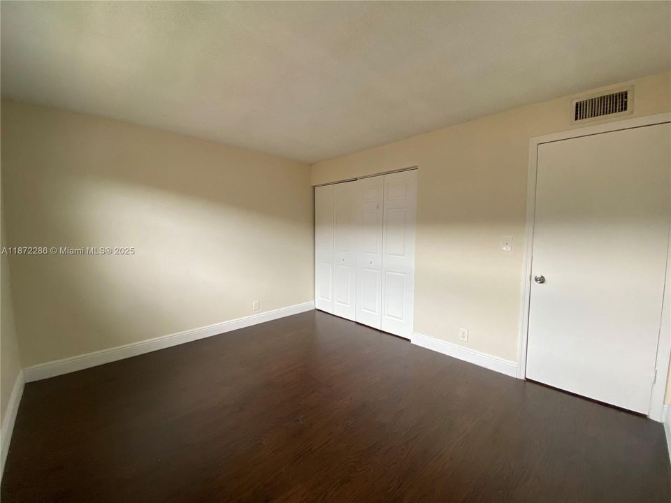 合同活跃: $1,675 (2 贝兹, 1 浴室, 800 平方英尺)