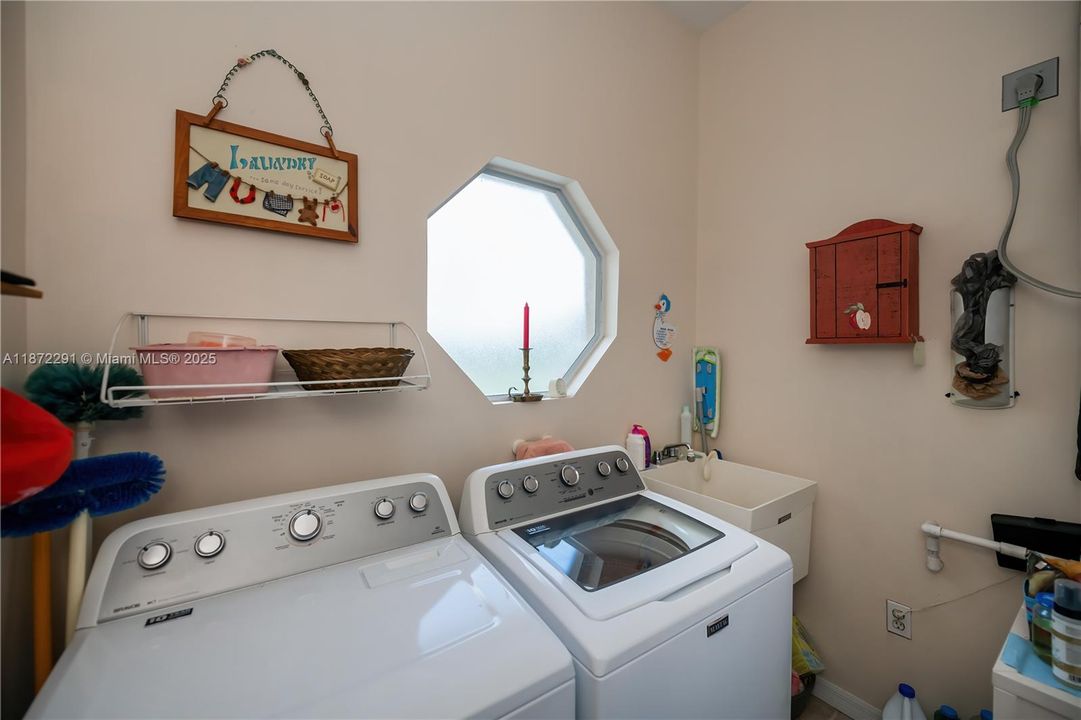 待售: $359,900 (3 贝兹, 2 浴室, 1580 平方英尺)