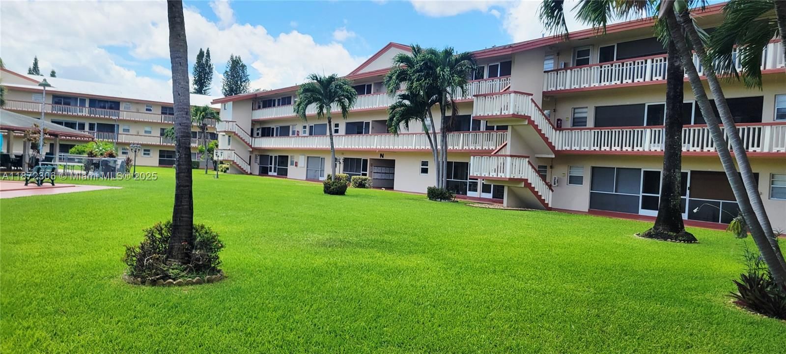 Active With Contract: $79,900 (1 beds, 1 baths, 720 Square Feet)