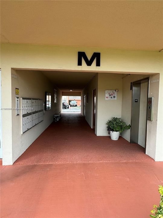 Active With Contract: $79,900 (1 beds, 1 baths, 720 Square Feet)