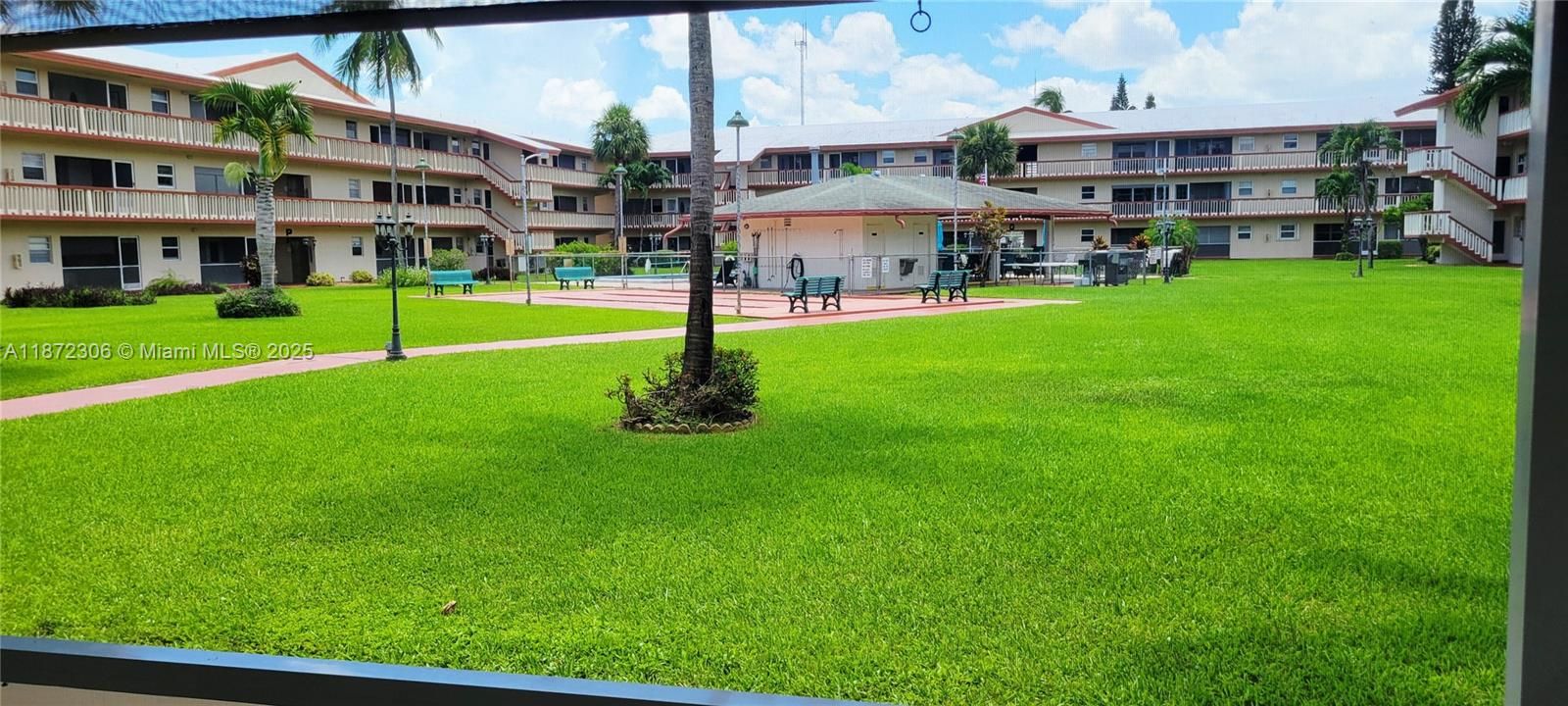 Active With Contract: $79,900 (1 beds, 1 baths, 720 Square Feet)