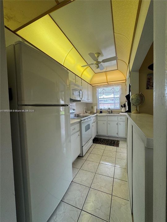 Active With Contract: $79,900 (1 beds, 1 baths, 720 Square Feet)