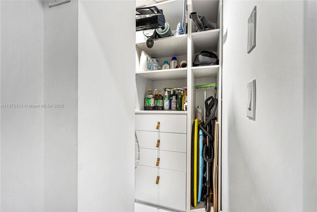 Active With Contract: $4,500 (2 beds, 2 baths, 845 Square Feet)