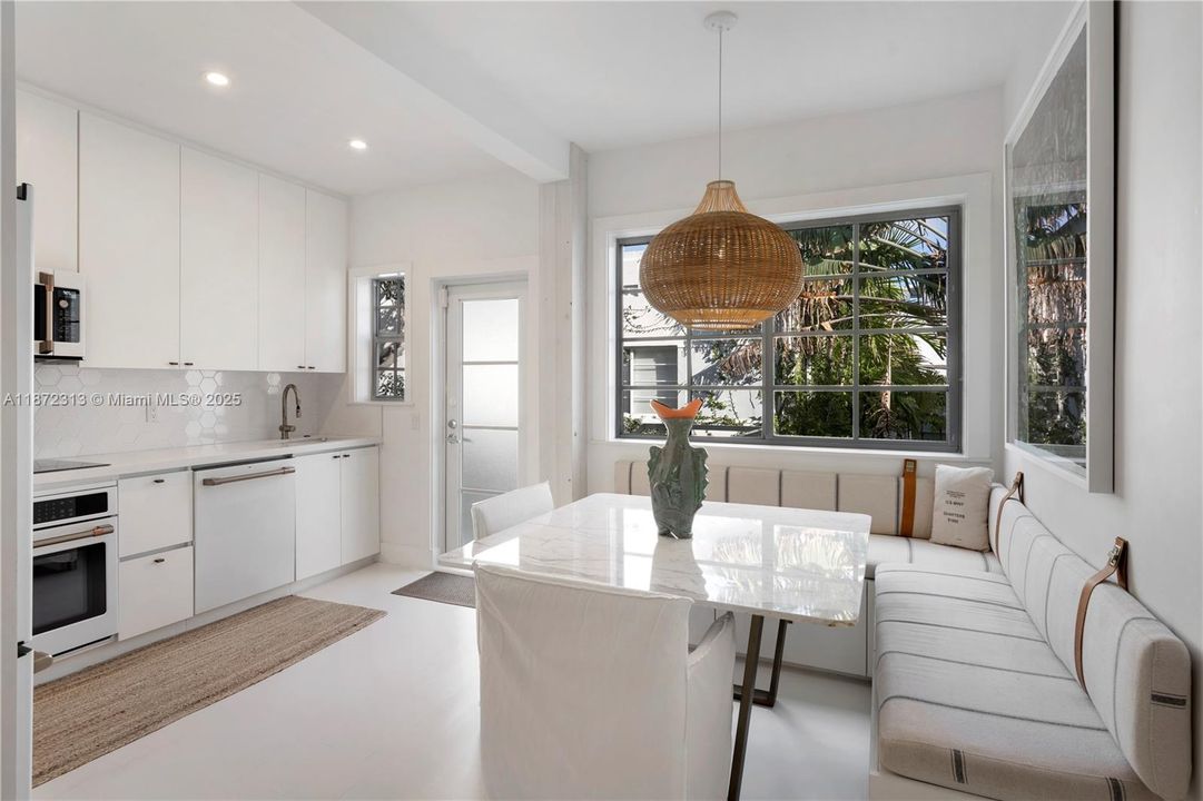 Active With Contract: $4,500 (2 beds, 2 baths, 845 Square Feet)