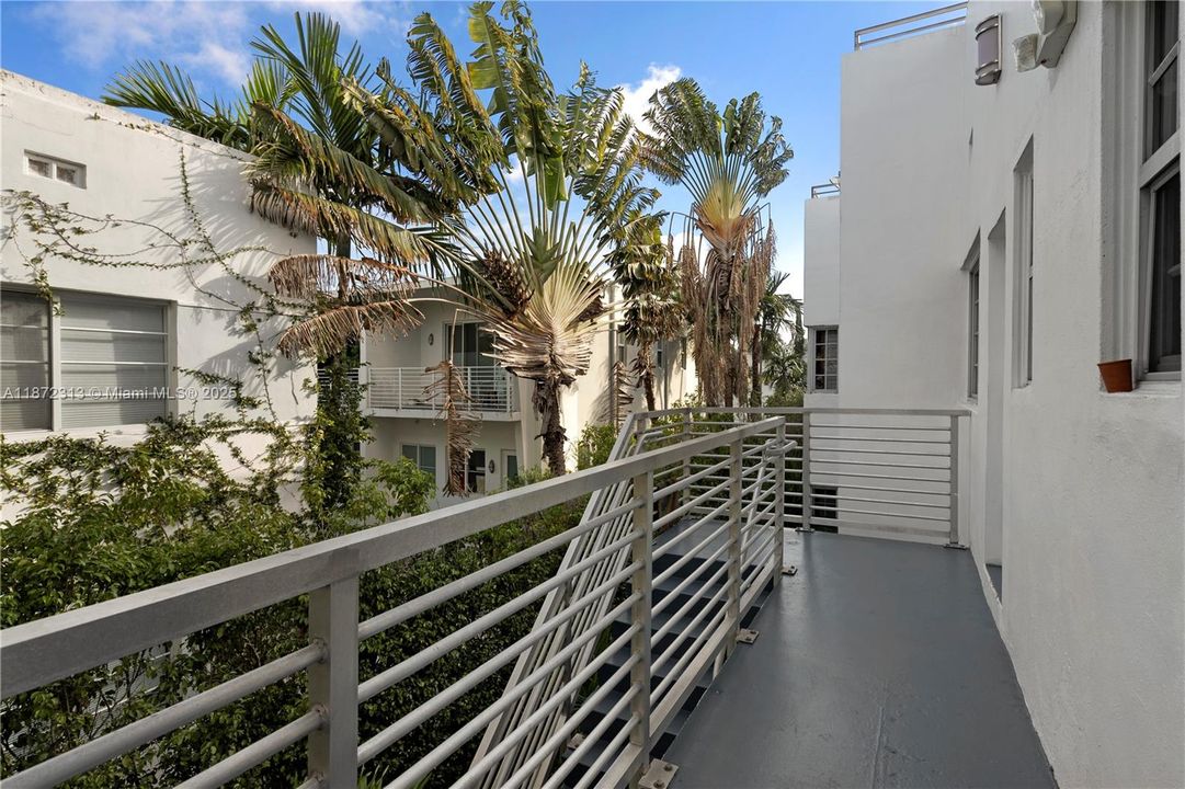 Active With Contract: $4,500 (2 beds, 2 baths, 845 Square Feet)