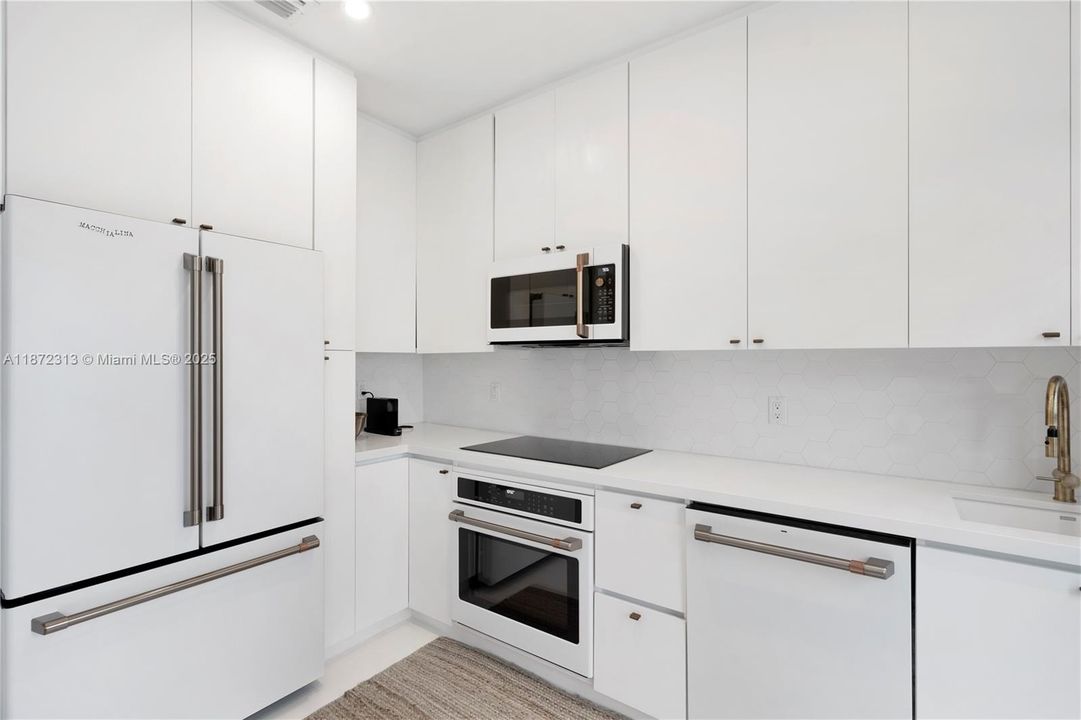 Active With Contract: $4,500 (2 beds, 2 baths, 845 Square Feet)