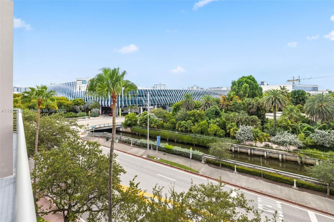 For Sale: $699,000 (1 beds, 1 baths, 966 Square Feet)