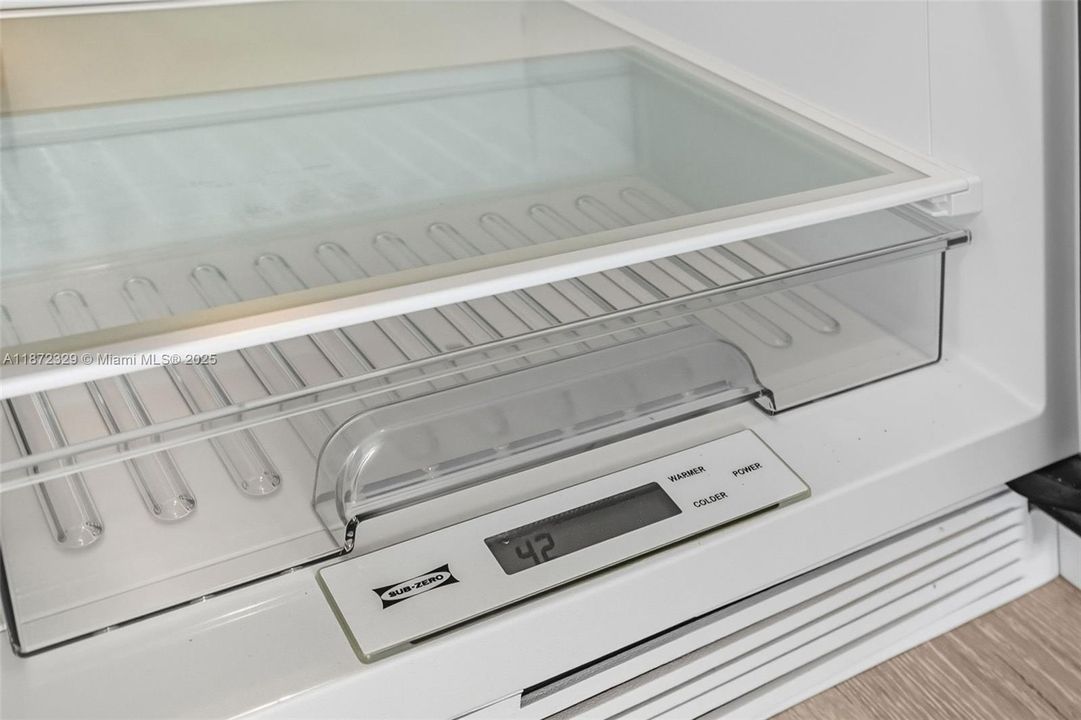 For Sale: $699,000 (1 beds, 1 baths, 966 Square Feet)