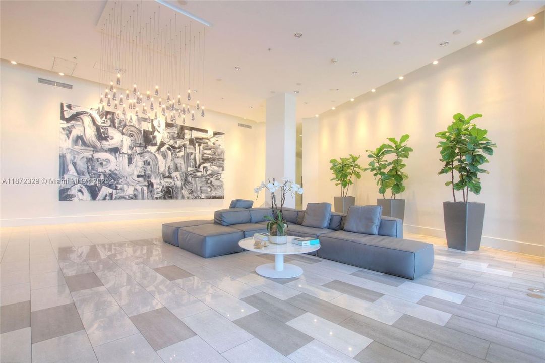 For Sale: $699,000 (1 beds, 1 baths, 966 Square Feet)