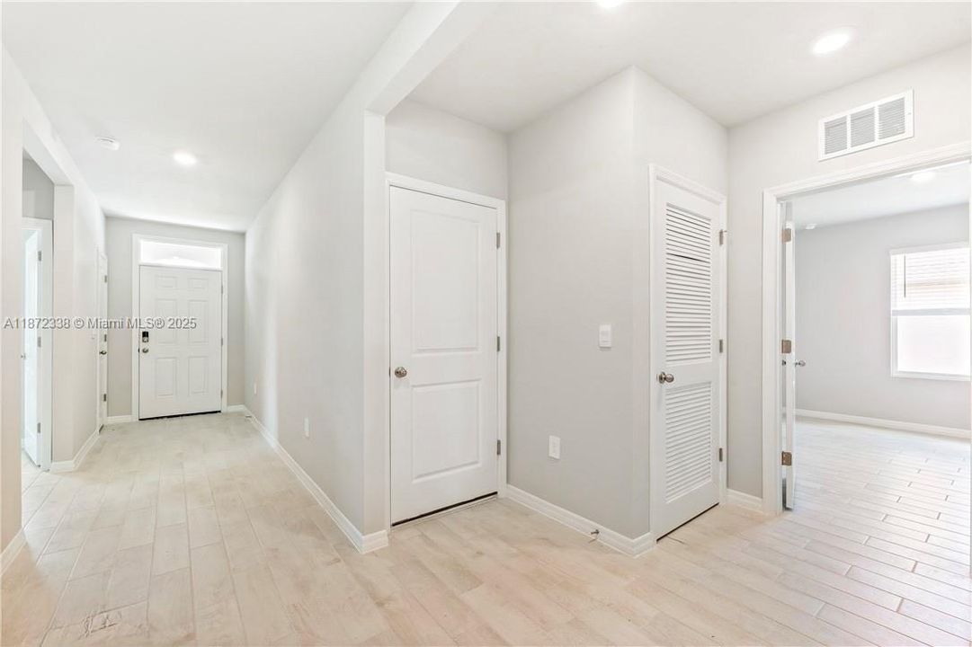 Recently Rented: $2,400 (4 beds, 2 baths, 1828 Square Feet)