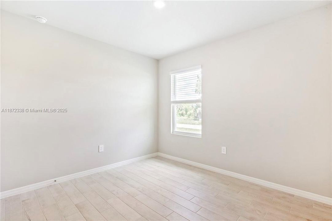 Recently Rented: $2,400 (4 beds, 2 baths, 1828 Square Feet)