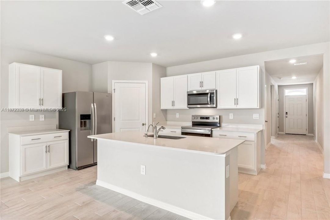 Recently Rented: $2,400 (4 beds, 2 baths, 1828 Square Feet)