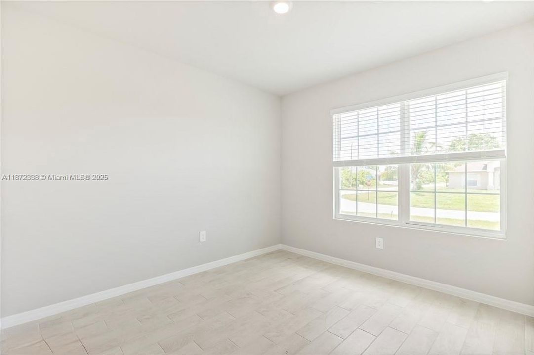 Recently Rented: $2,400 (4 beds, 2 baths, 1828 Square Feet)