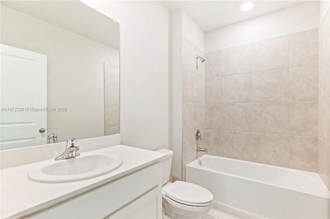 Recently Rented: $2,400 (4 beds, 2 baths, 1828 Square Feet)