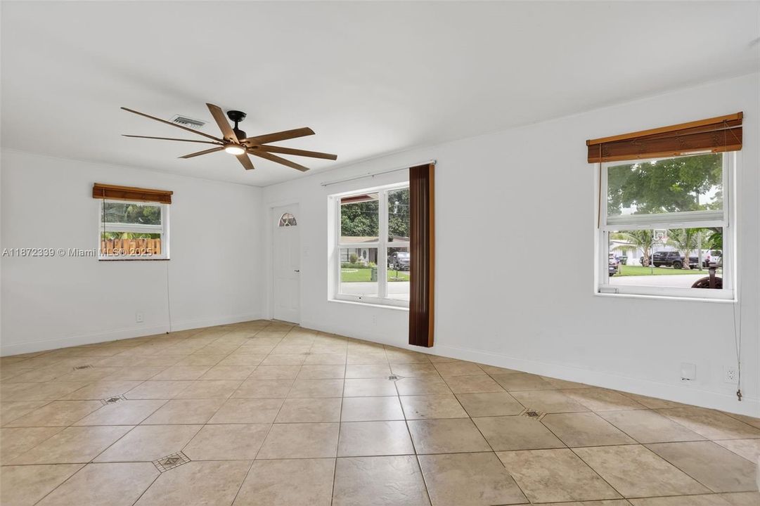 Activo con contrato: $484,900 (3 camas, 2 baños, 1208 Pies cuadrados)