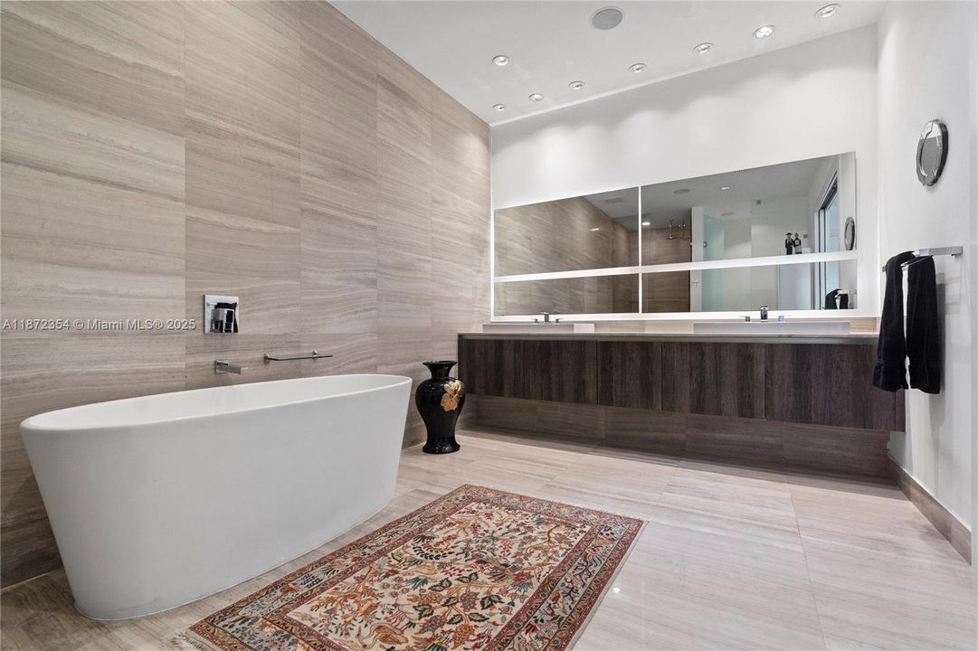 For Sale: $2,850,000 (4 beds, 4 baths, 2942 Square Feet)