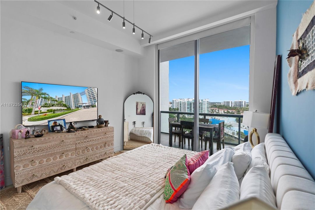 For Sale: $2,850,000 (4 beds, 4 baths, 2942 Square Feet)