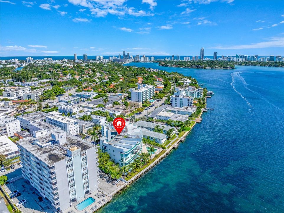 Recently Rented: $4,700 (2 beds, 2 baths, 1467 Square Feet)