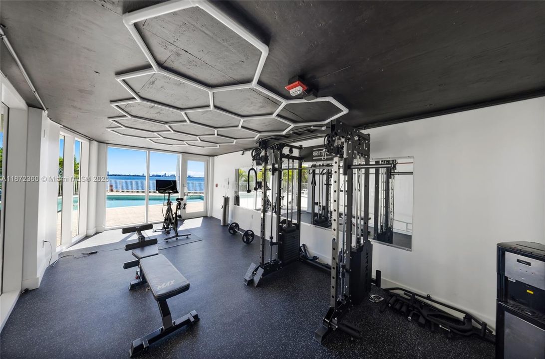 Recently Rented: $4,700 (2 beds, 2 baths, 1467 Square Feet)