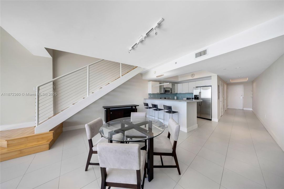 Recently Rented: $4,700 (2 beds, 2 baths, 1467 Square Feet)