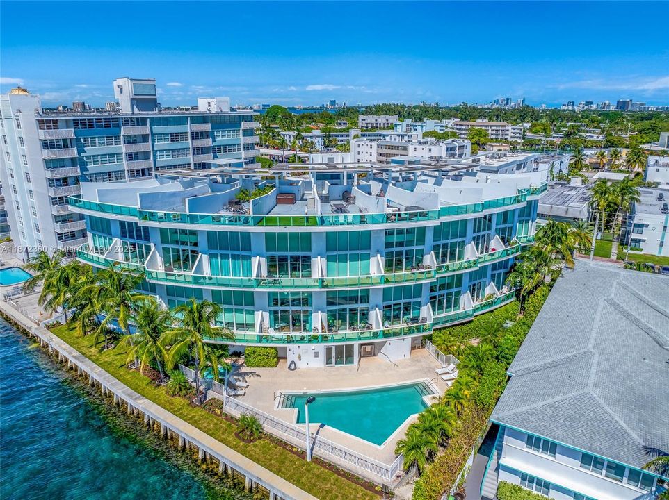 Recently Rented: $4,700 (2 beds, 2 baths, 1467 Square Feet)