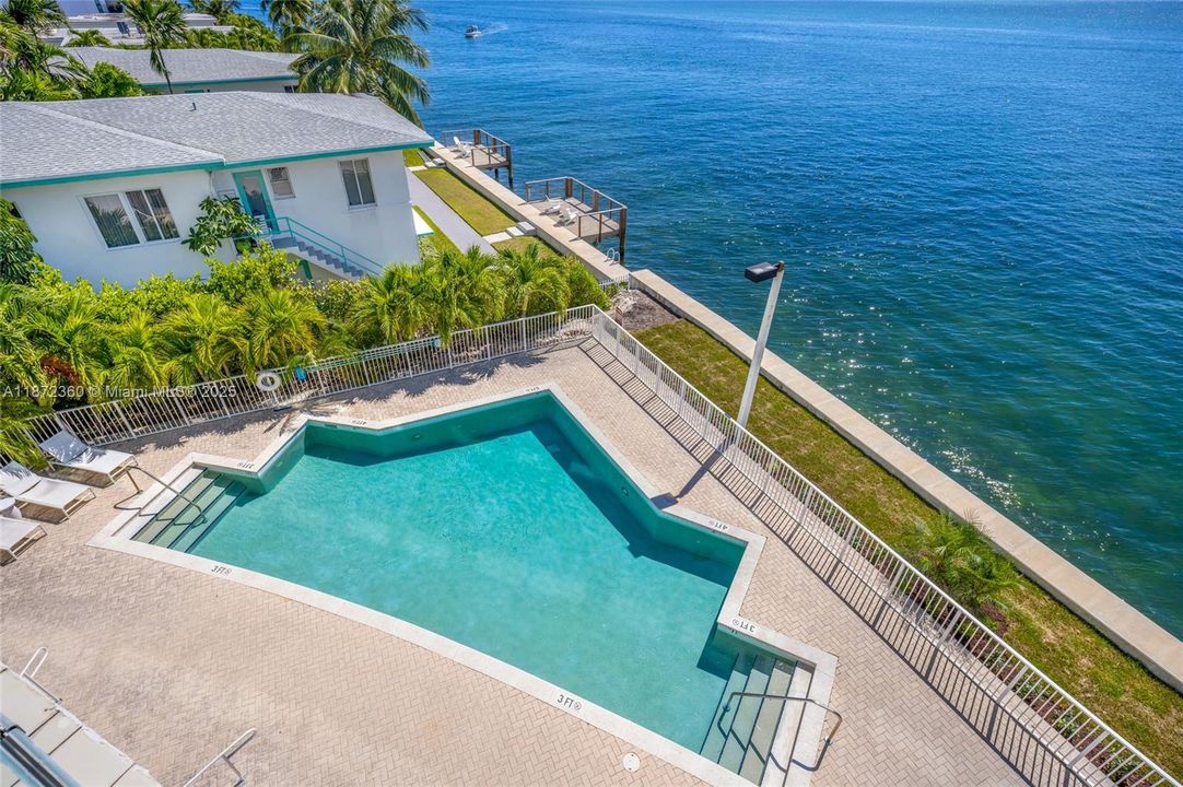 Recently Rented: $4,700 (2 beds, 2 baths, 1467 Square Feet)