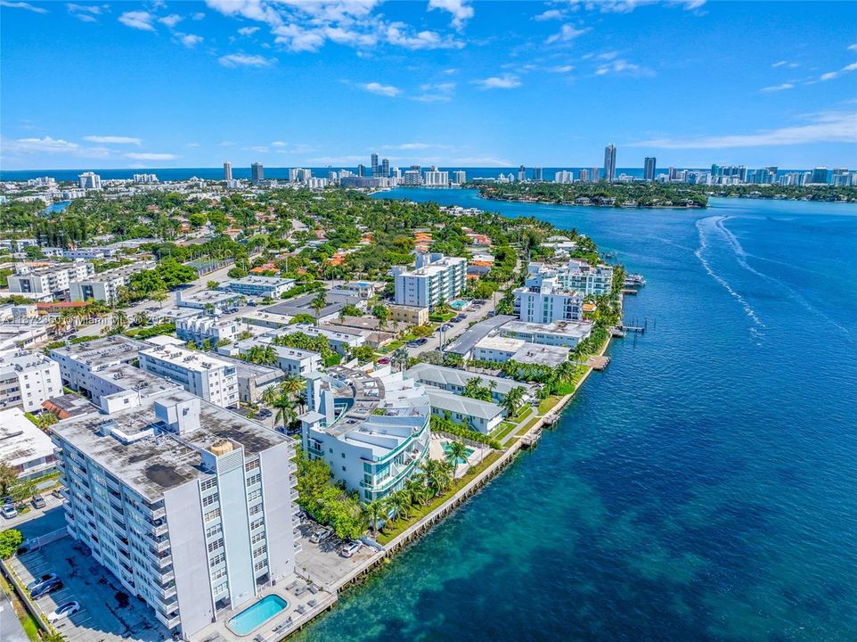 Recently Rented: $4,700 (2 beds, 2 baths, 1467 Square Feet)