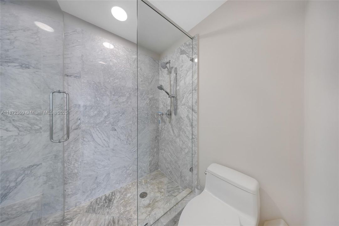 Recently Rented: $4,700 (2 beds, 2 baths, 1467 Square Feet)