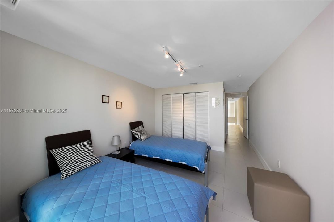 Recently Rented: $4,700 (2 beds, 2 baths, 1467 Square Feet)