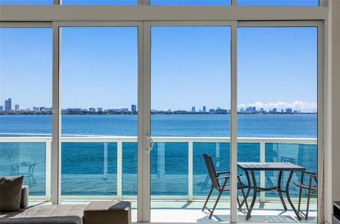 Recently Rented: $4,700 (2 beds, 2 baths, 1467 Square Feet)