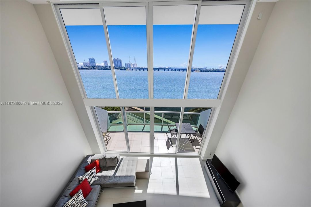 Recently Rented: $4,700 (2 beds, 2 baths, 1467 Square Feet)