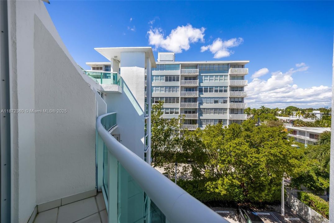 Recently Rented: $4,700 (2 beds, 2 baths, 1467 Square Feet)