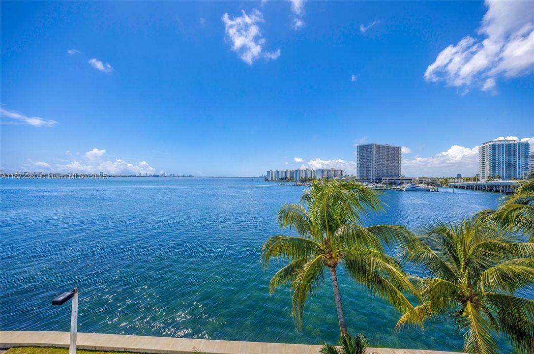 Recently Rented: $4,700 (2 beds, 2 baths, 1467 Square Feet)