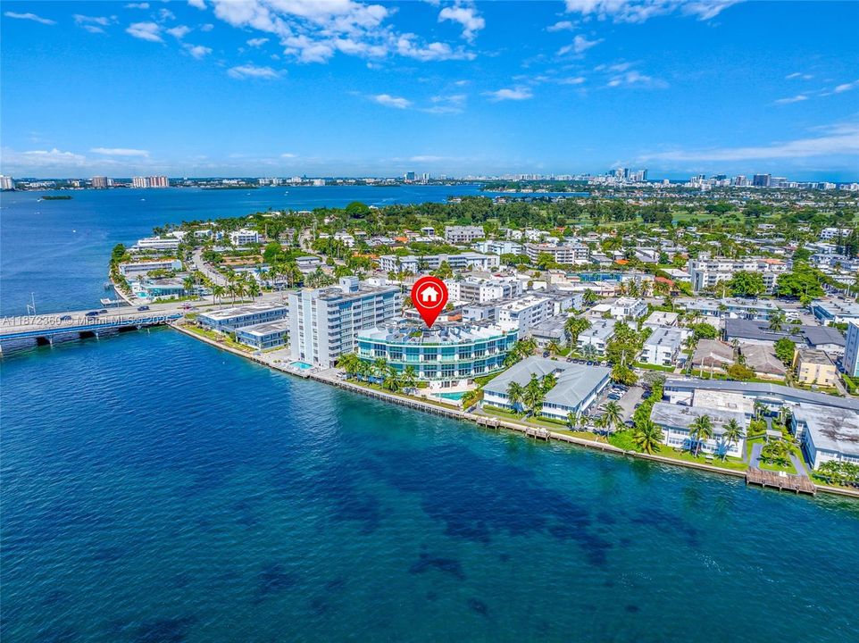 Recently Rented: $4,700 (2 beds, 2 baths, 1467 Square Feet)