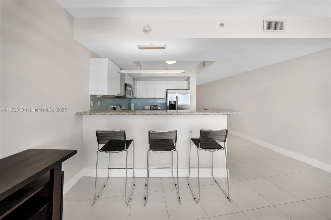 Recently Rented: $4,700 (2 beds, 2 baths, 1467 Square Feet)