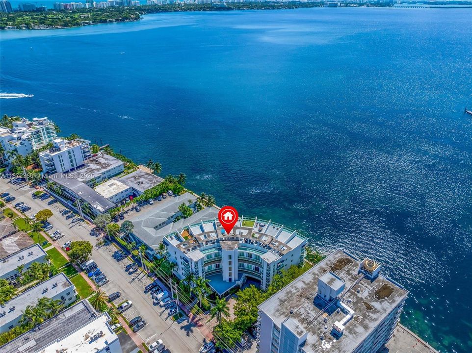 Recently Rented: $4,700 (2 beds, 2 baths, 1467 Square Feet)