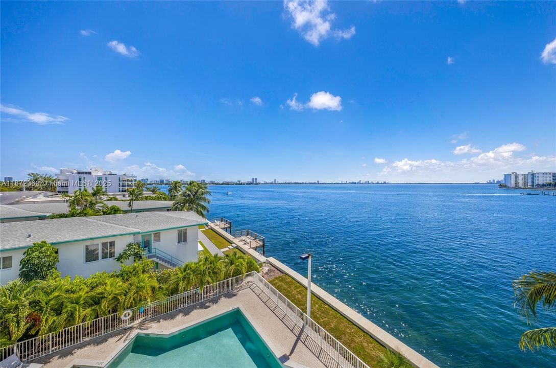 Recently Rented: $4,700 (2 beds, 2 baths, 1467 Square Feet)