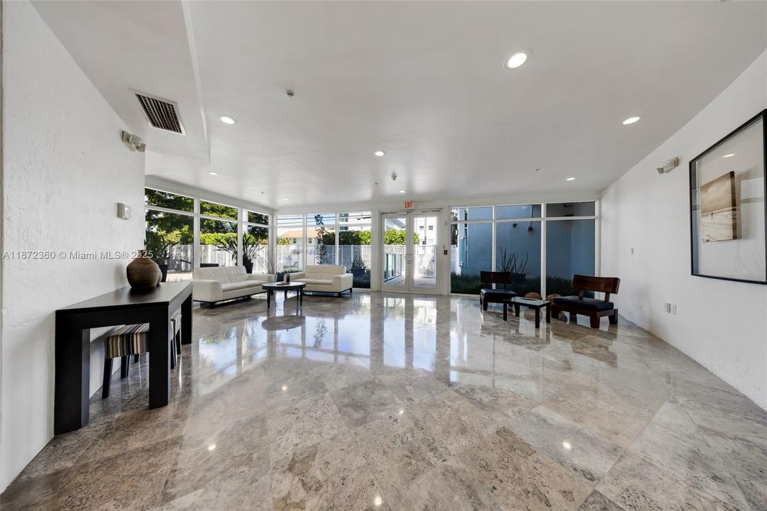 Recently Rented: $4,700 (2 beds, 2 baths, 1467 Square Feet)