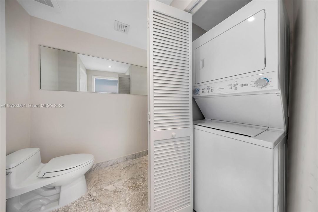 Recently Rented: $4,700 (2 beds, 2 baths, 1467 Square Feet)