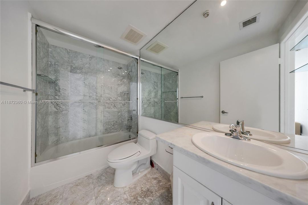 Recently Rented: $4,700 (2 beds, 2 baths, 1467 Square Feet)