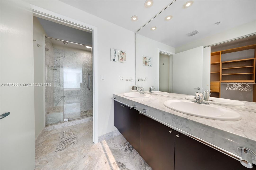 Recently Rented: $4,700 (2 beds, 2 baths, 1467 Square Feet)